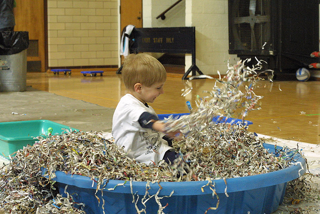 窒息死のおそれも 子供のティッシュちぎり遊びに気を付けて まんまみーあ