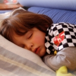 気持ちよく子供に昼寝してもらうために