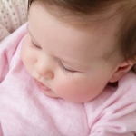 もう寝て… なかなか眠らない赤ちゃんの寝かし方