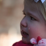 子どもが幼稚園で他の子と遊べない！　ママはどう対応すればいい？