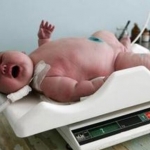 オーストラリアで体重18キロの巨大赤ちゃん誕生！？